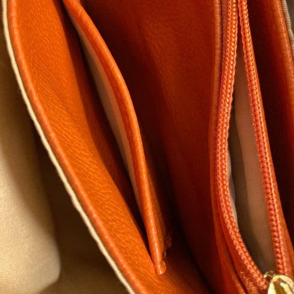 Persimmon orange supple textured leather casual bag with removable strap - Picture 10 of 16